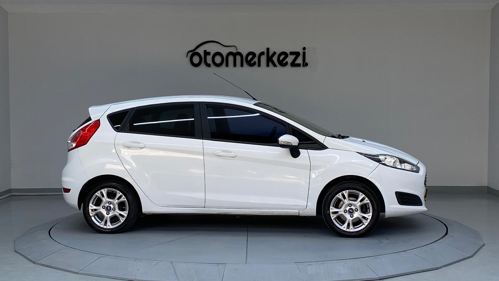 FORD FIESTA 26
